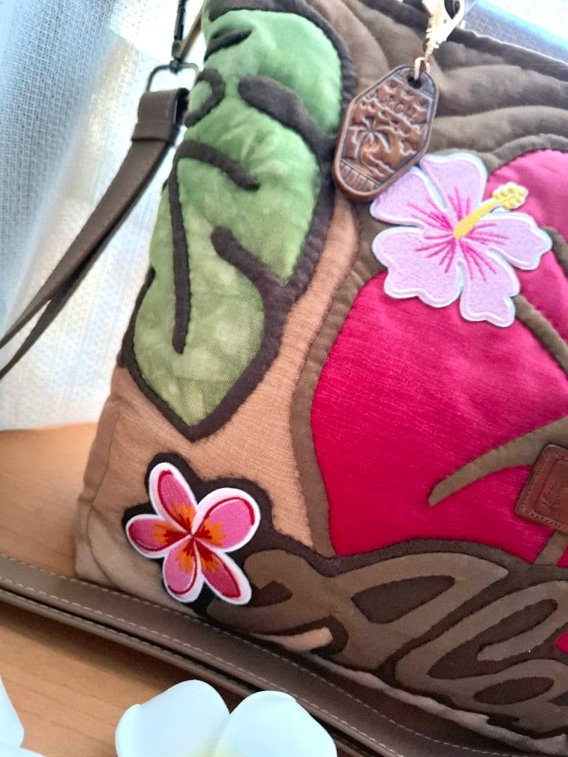 ハワイアンキルト　横長バッグ　2WAY　ファスナー付き　ハイビスカス