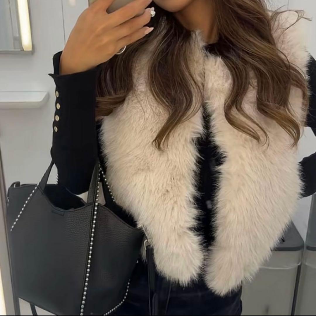 新品・完売品 ZARA ショート フェイクファーベスト XS ライトベージュ