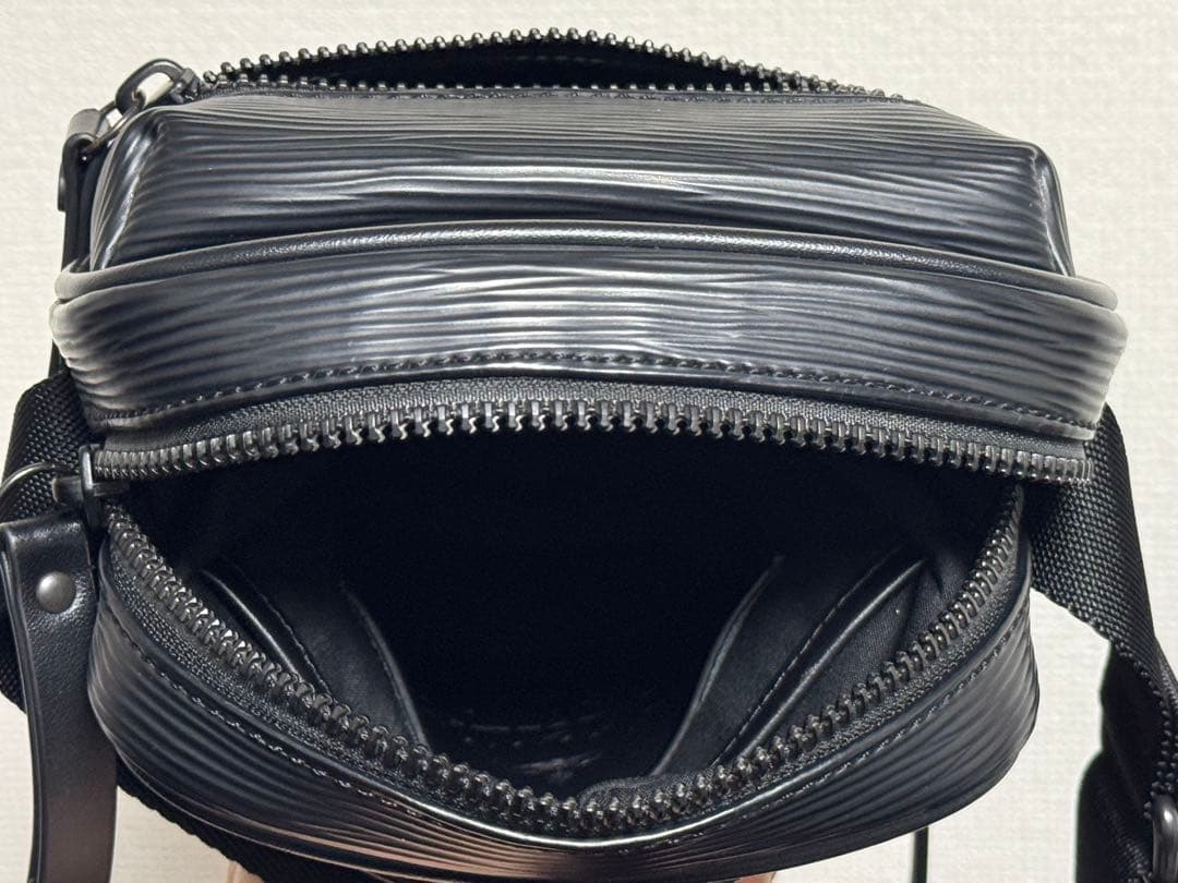 【Vivienne Westwood】型押し レザー ショルダー バッグ