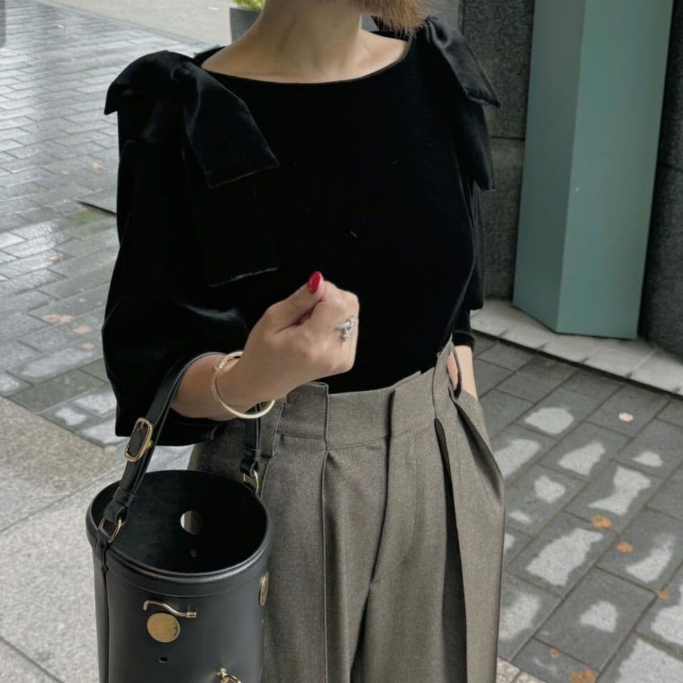 cygne リボンショルダーベロアトップス