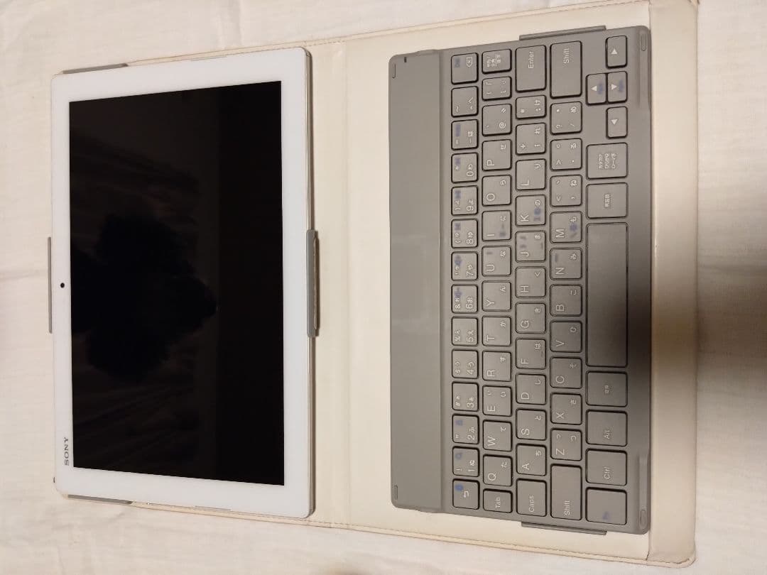 Xperia Z4 Tablet (キーボード＆カバー付き)