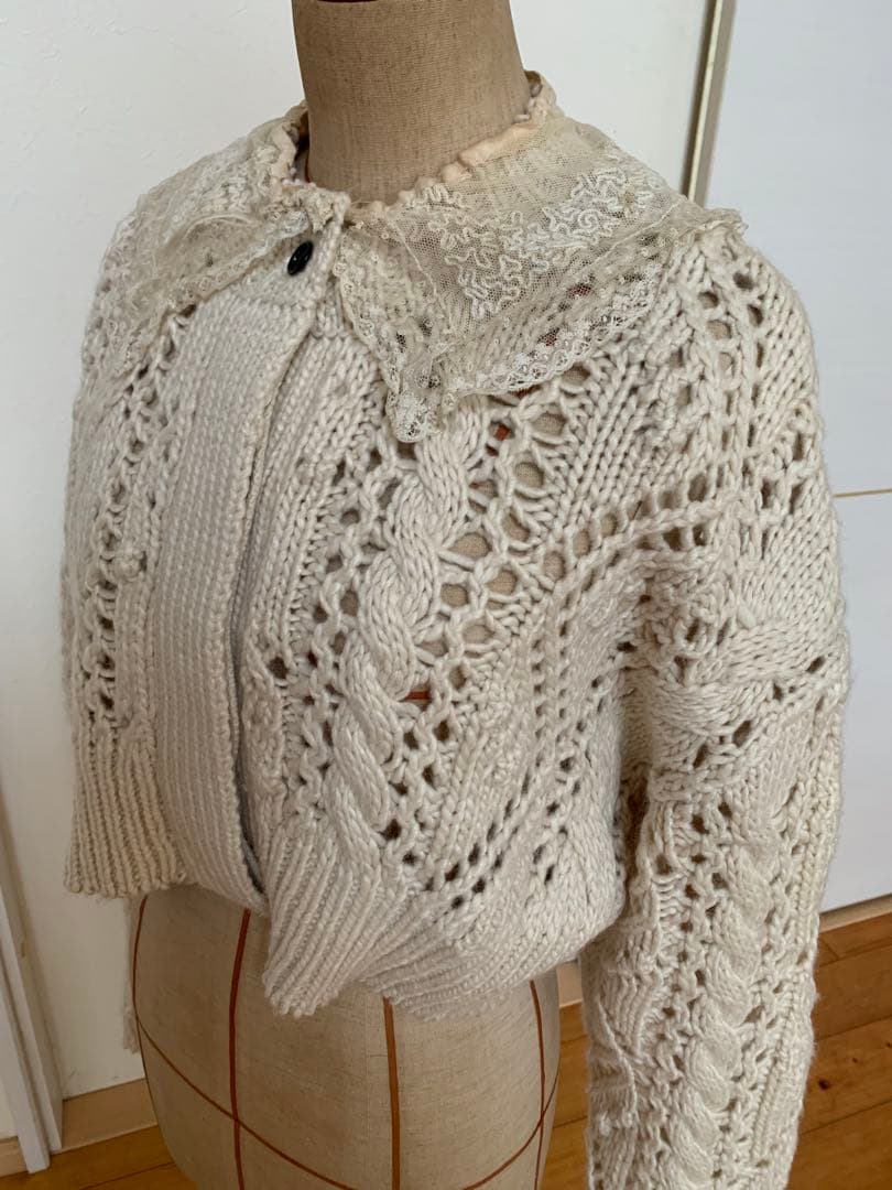 アンティークフリル付きオフホワイトニットカーディガン