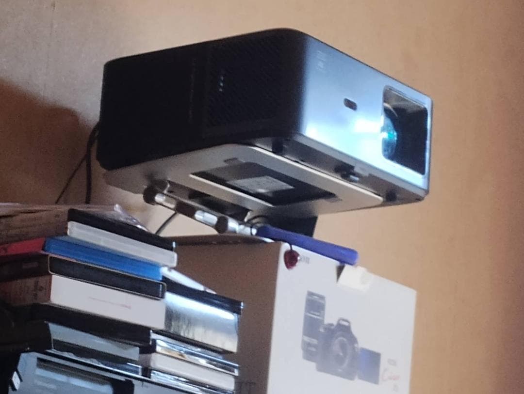 Yaber K2sプロジェクター 本体 JBLサウンド搭載 4K対応　動作確認済