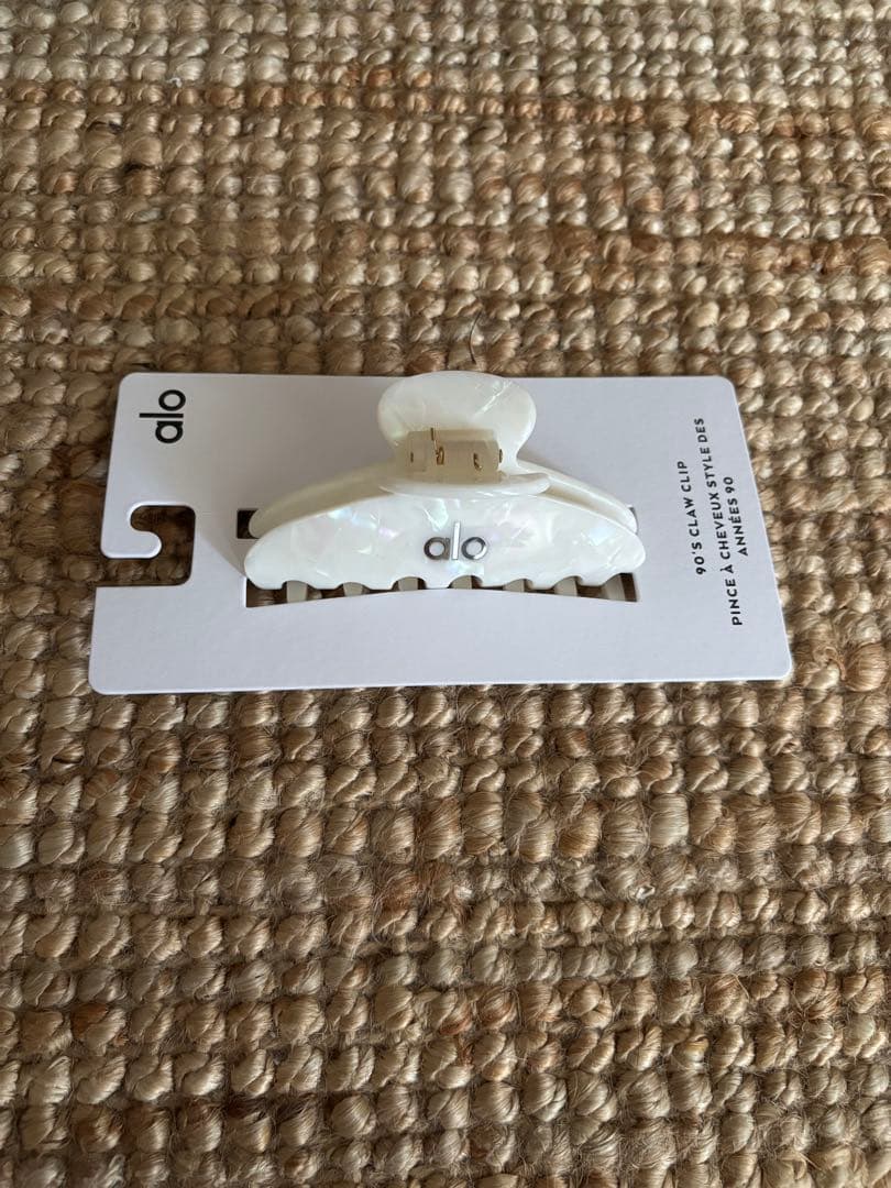 alo yoga ヘアクリップ