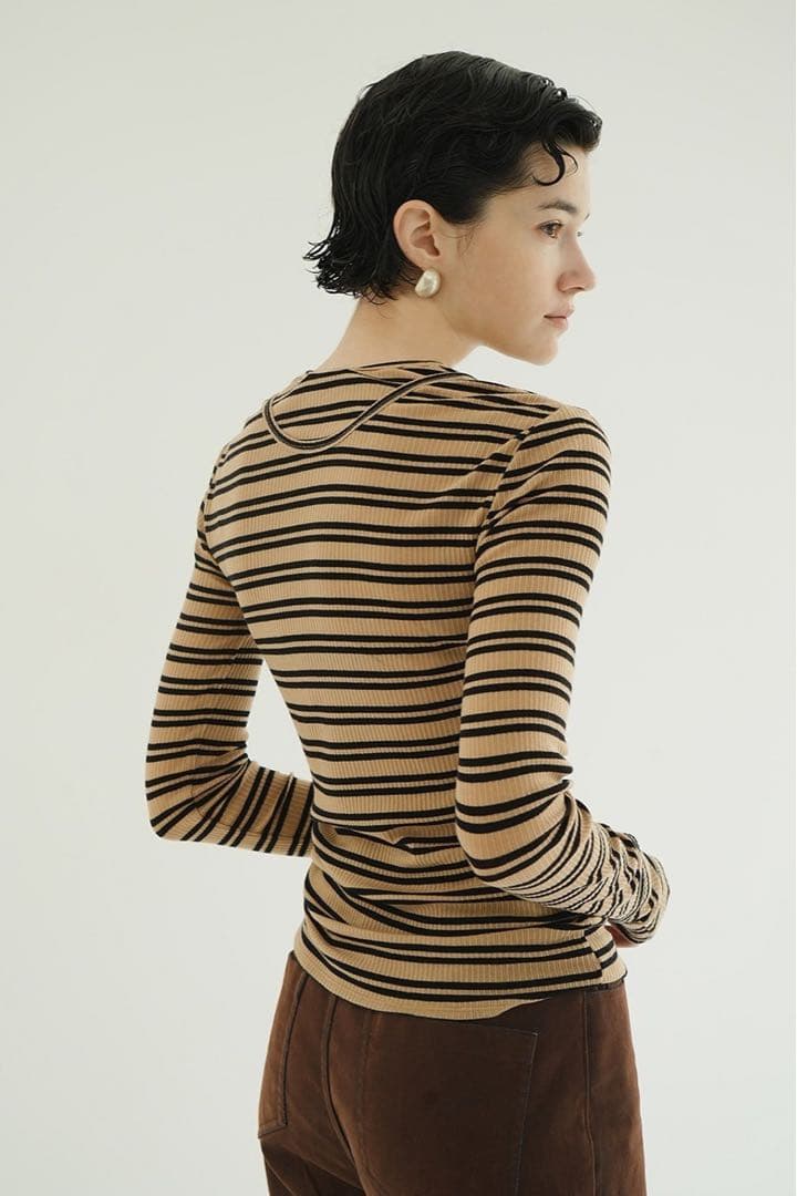 CLANE クラネ　LAYERED SHOULDER CUT TOPS