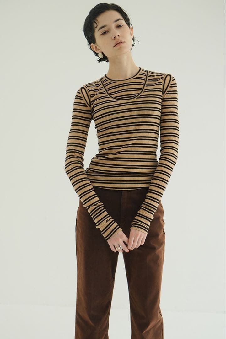 CLANE クラネ　LAYERED SHOULDER CUT TOPS