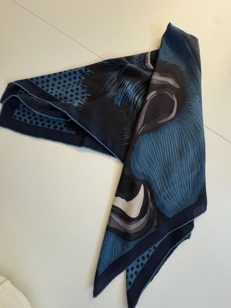 HERMES エルメス　カシミアシルク　ストール　ブルー系　クマ柄