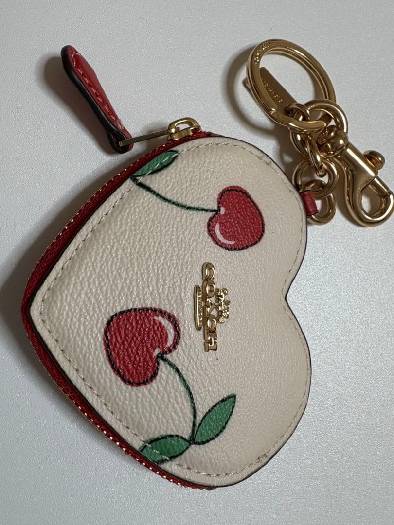 COACH ハート型チェリーケース