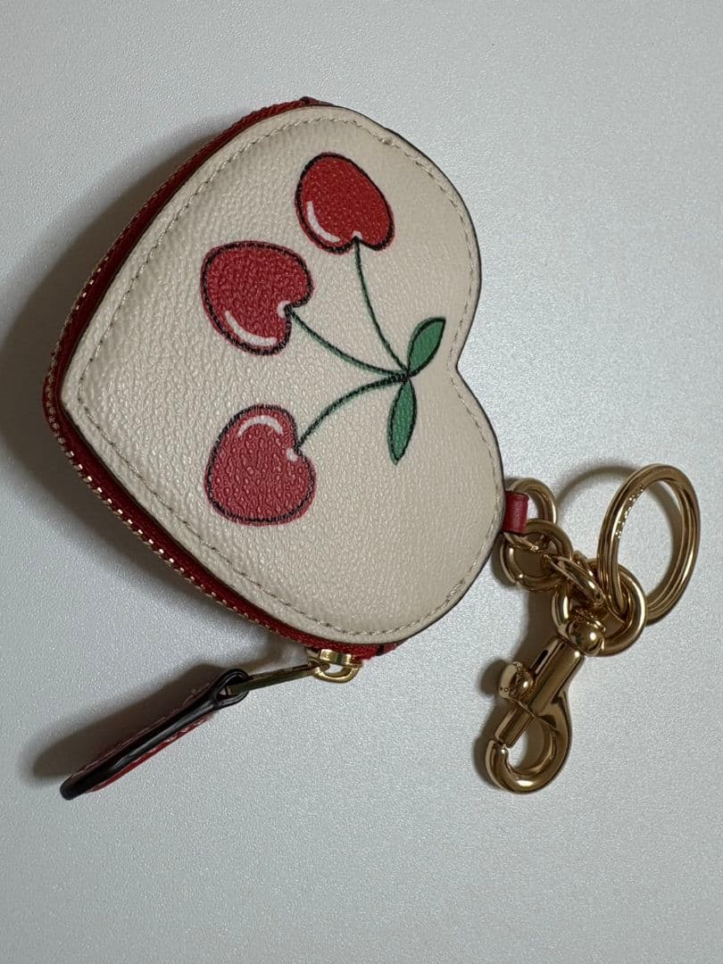 COACH ハート型チェリーケース