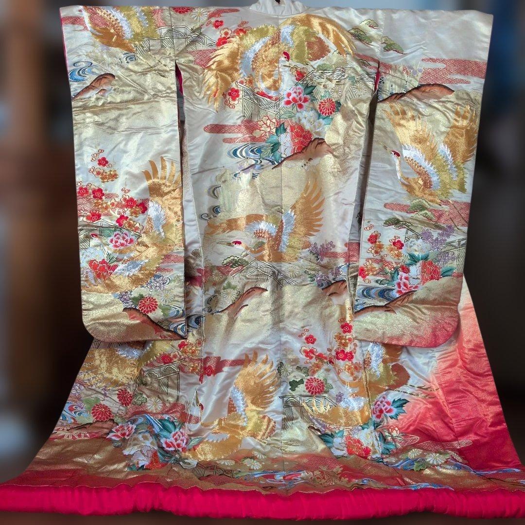 打ち掛け　裾引き　振袖　金色　舞台衣装　フキ