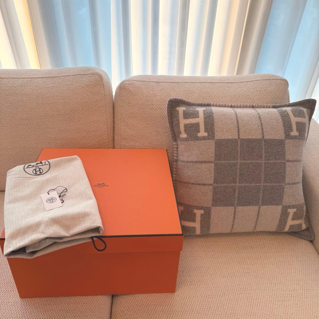 【箱付き】エルメス HERMES クッション アヴァロンIII PM グレー