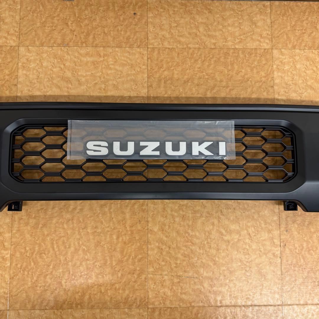 ジムニーJB64 JB74 JC74 フロントグリル SUZUKIロゴマーク付