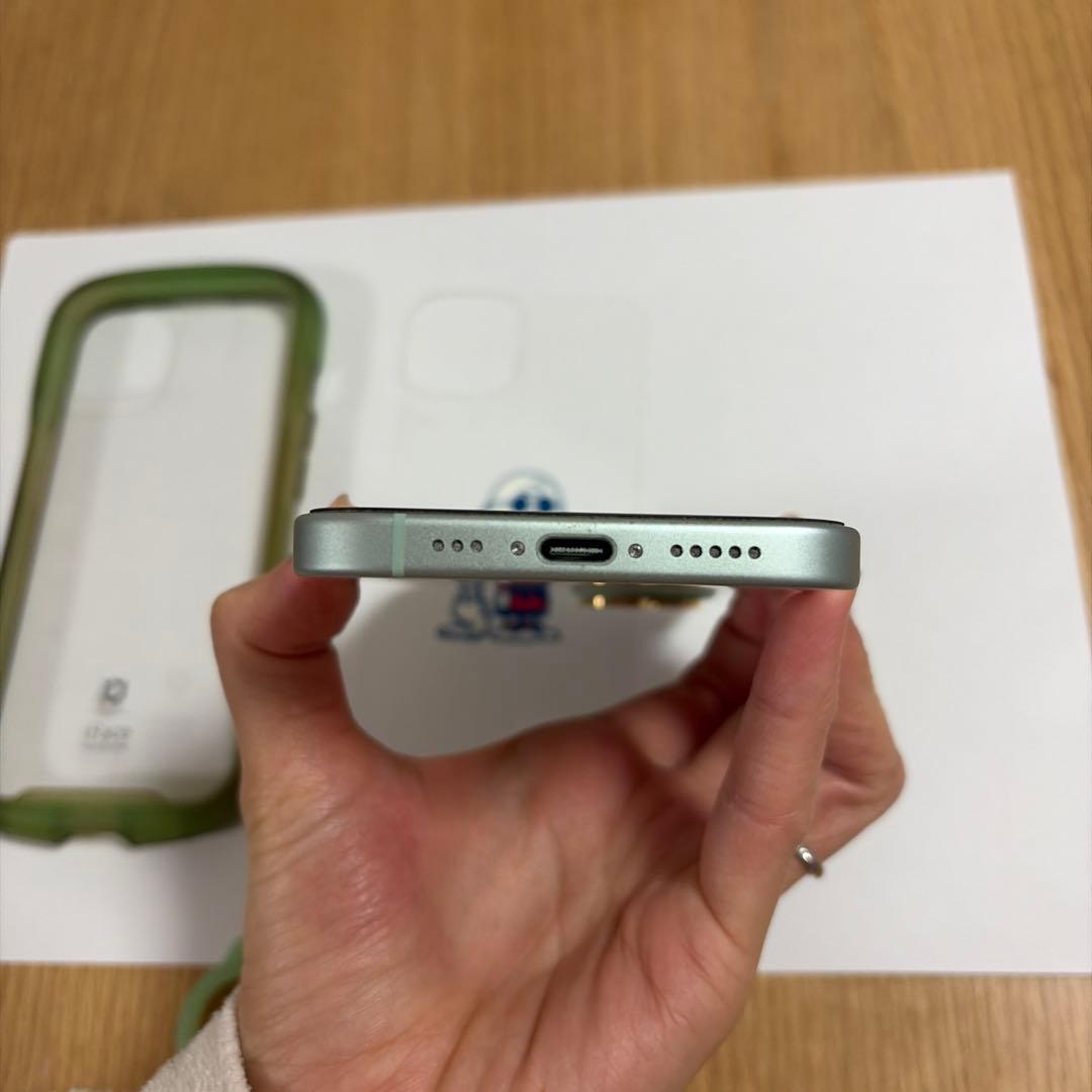 iPhone 15 グリーン iFaceケース付