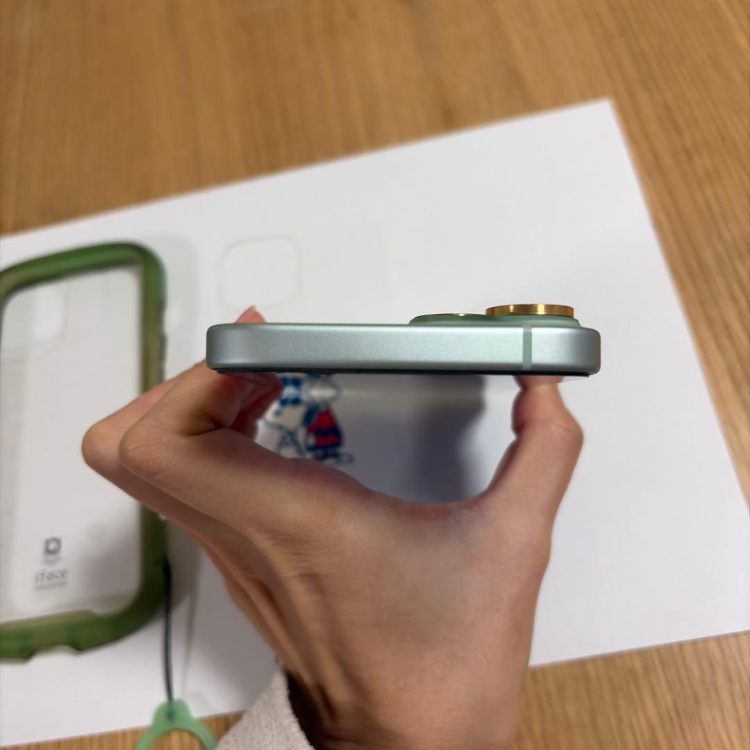 iPhone 15 グリーン iFaceケース付