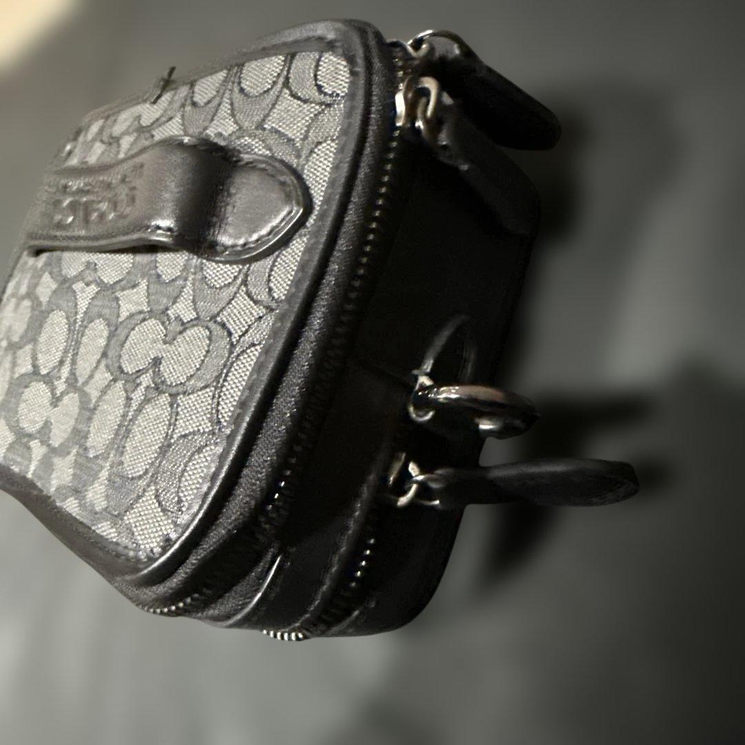 ブラック総柄ショルダーバッグ　コーチ