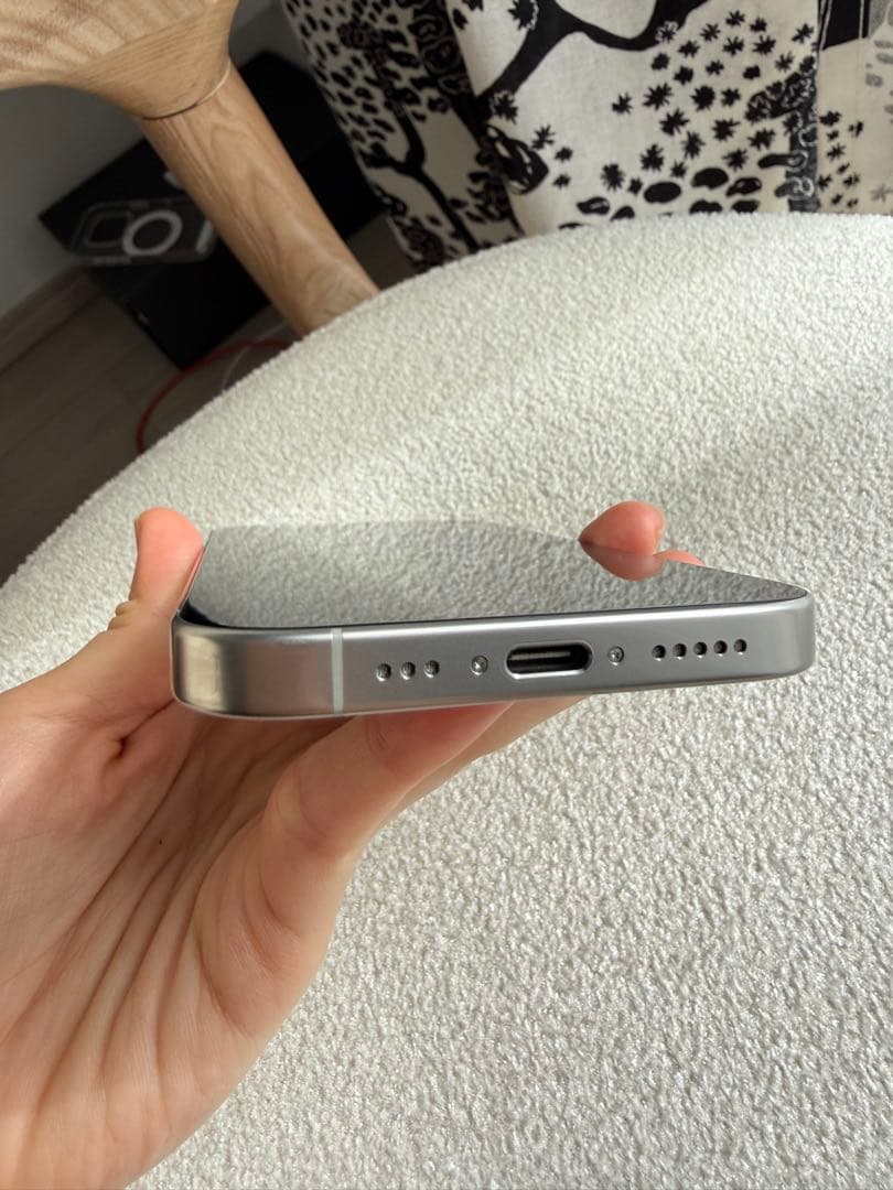 r*ワ様 【美品/保証付】iPhone 16 Pro 128GB 中国版 バッテ