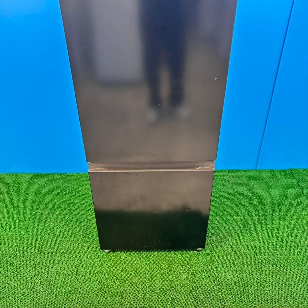 735 ブラックカラー冷蔵庫　100L強　小型　一人暮らし　右開き　2ドア　最新