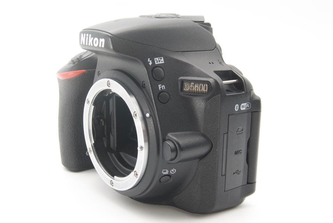 Nikon D5600 Wレンズ　自動スマホ転送　Wi-Fi Bluetooth