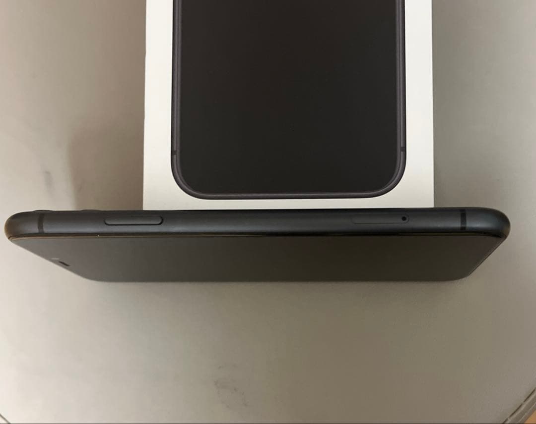 Apple iPhone 11 64GB 本体