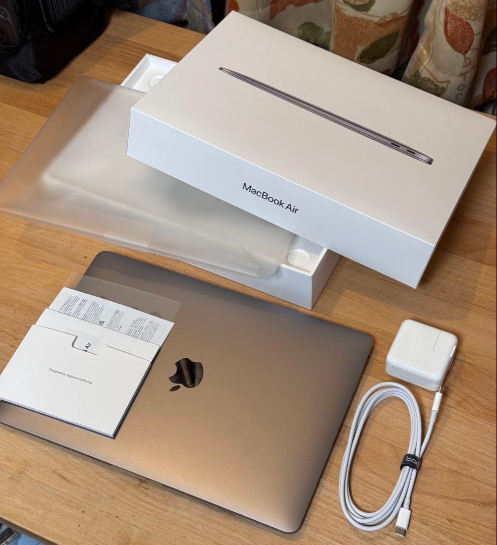 MacBook本体 Apple MacBook Air M1 (2020) 8GB/256GB