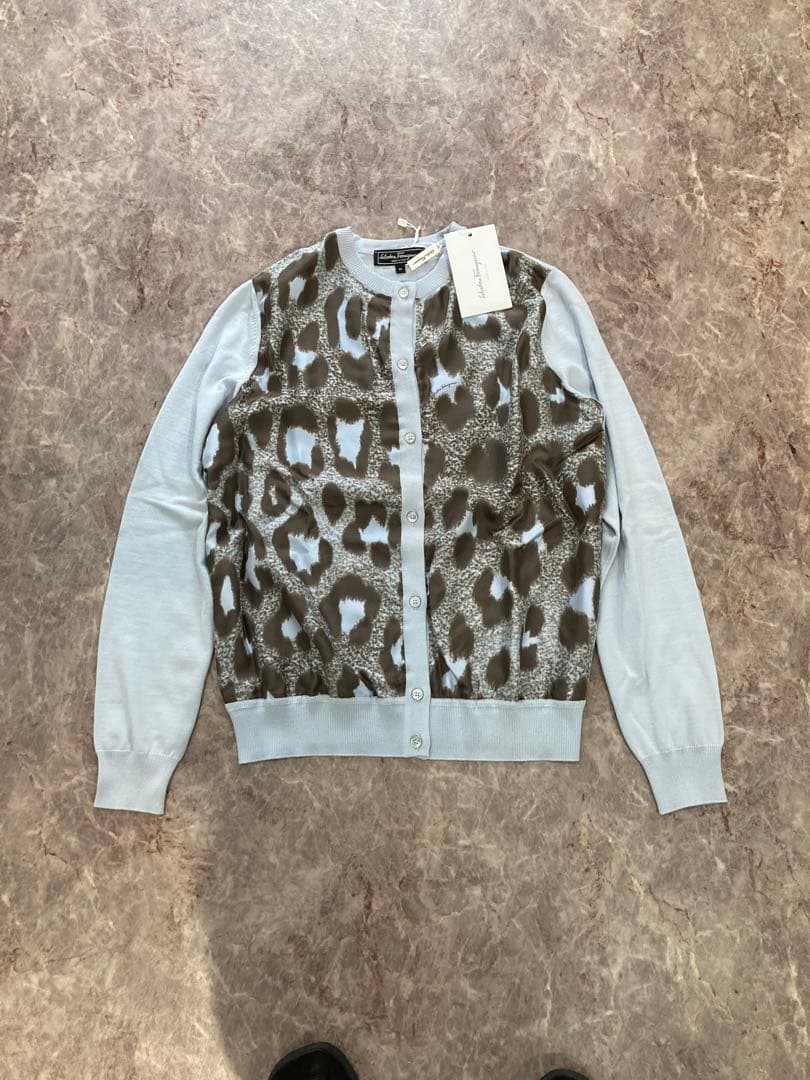 s2129 未使用箱付 フェラガモ レオパード柄カーディガン Mサイズ 箱付き