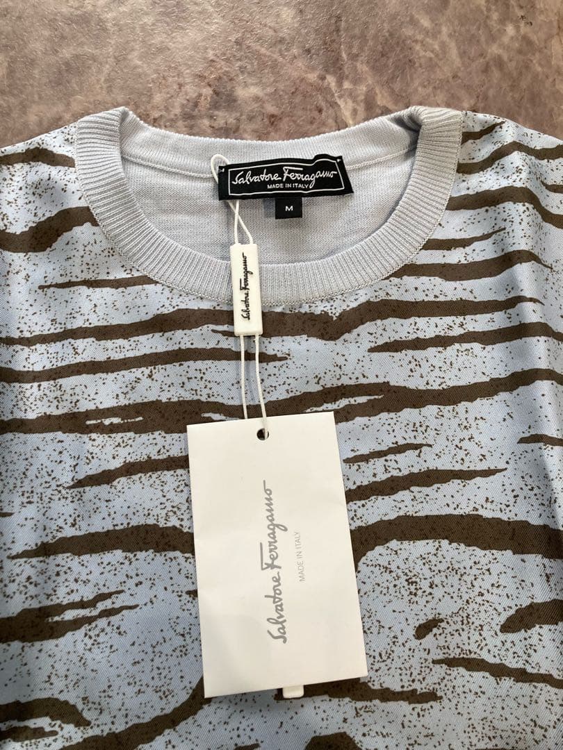 s2129 未使用箱付 フェラガモ レオパード柄カーディガン Mサイズ 箱付き