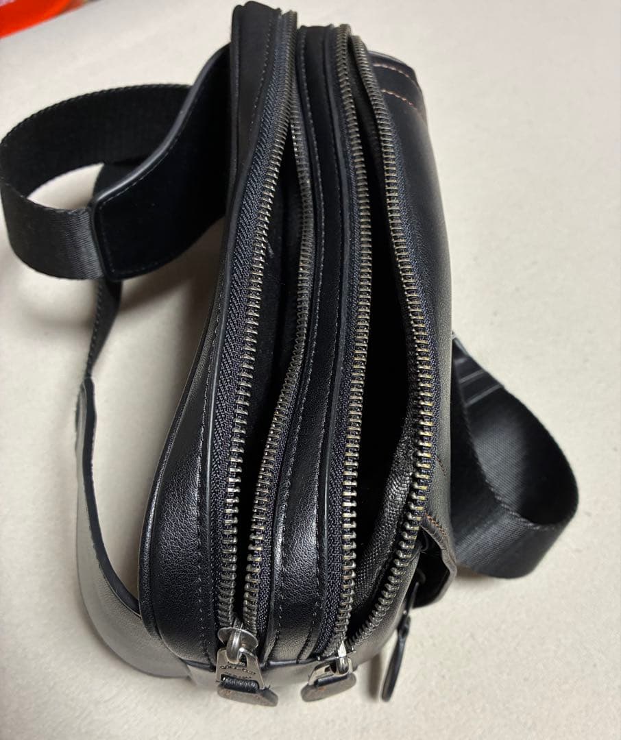 新年特割COACH ブラック レザー ショルダーバッグ　ヘタリなし