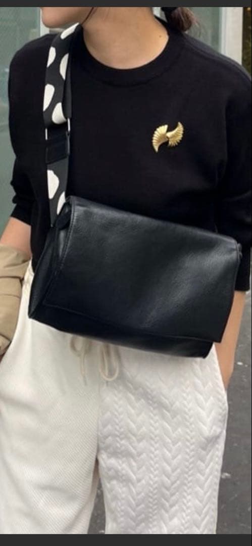 ドット柄ストラップ 黒 ボディバッグ