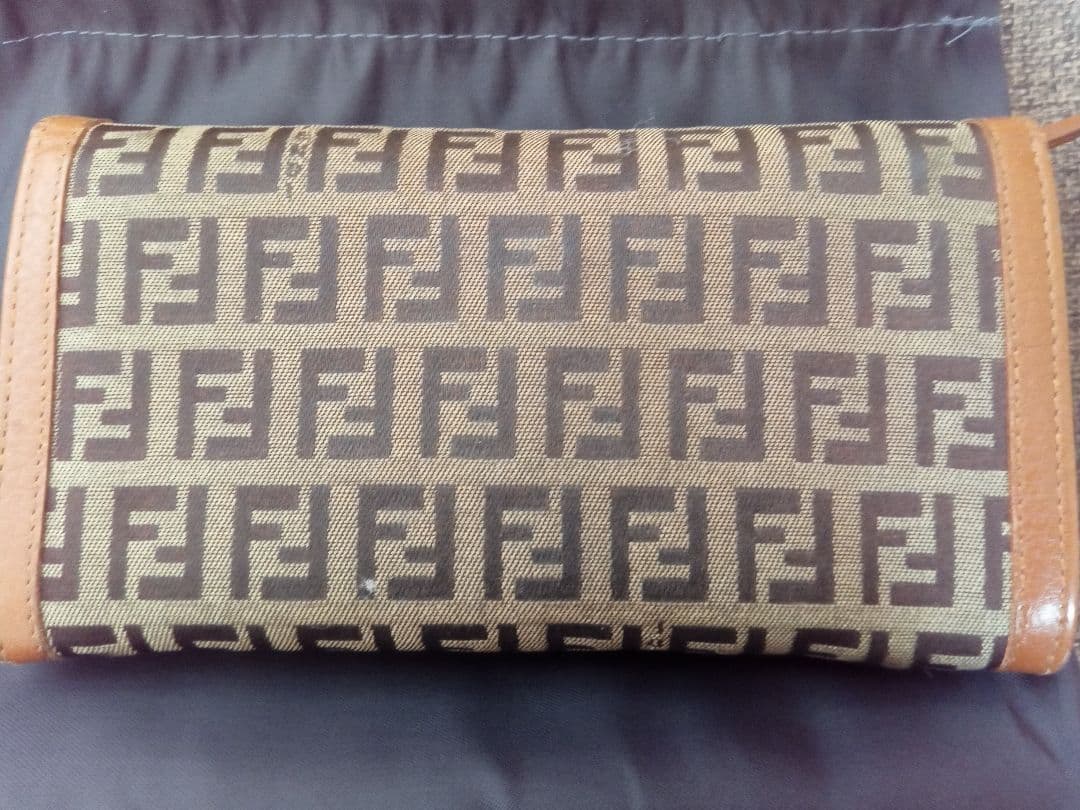 フェンディ　ズッキーノチャーム付き長財布