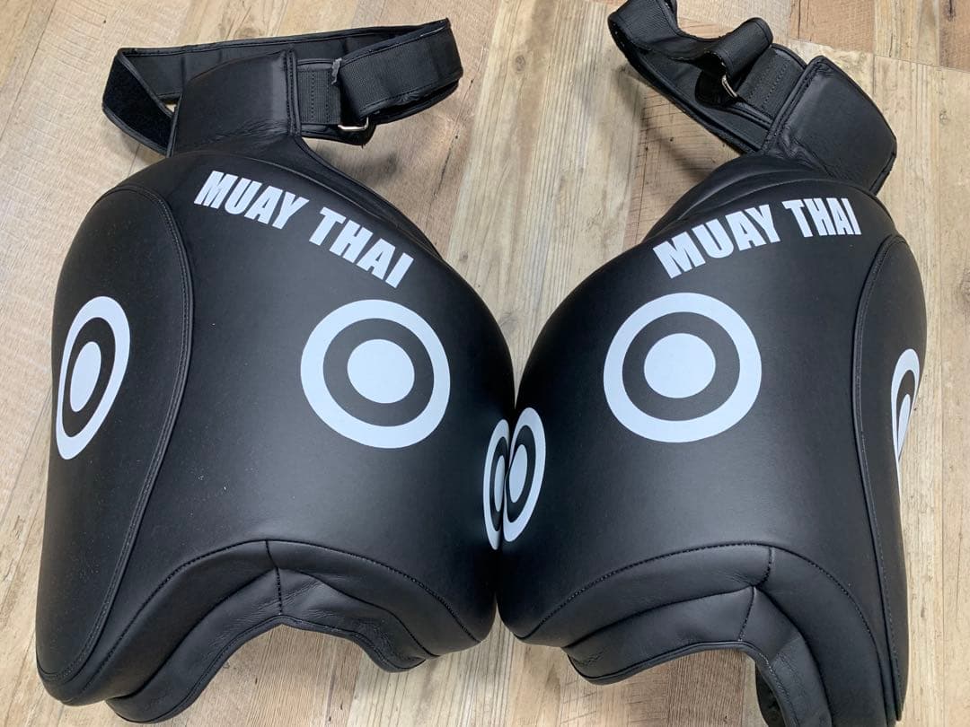 MUAY THAIメーカー太ももパッド 　ローキック、キックボクシング
