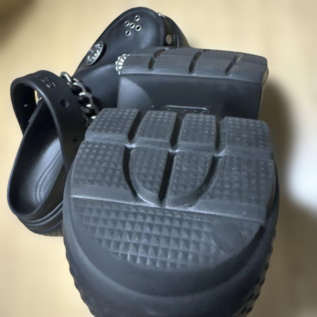 Crocs ストンプ エンベリッシュド クロッグ　ブラック クロッグサンダル