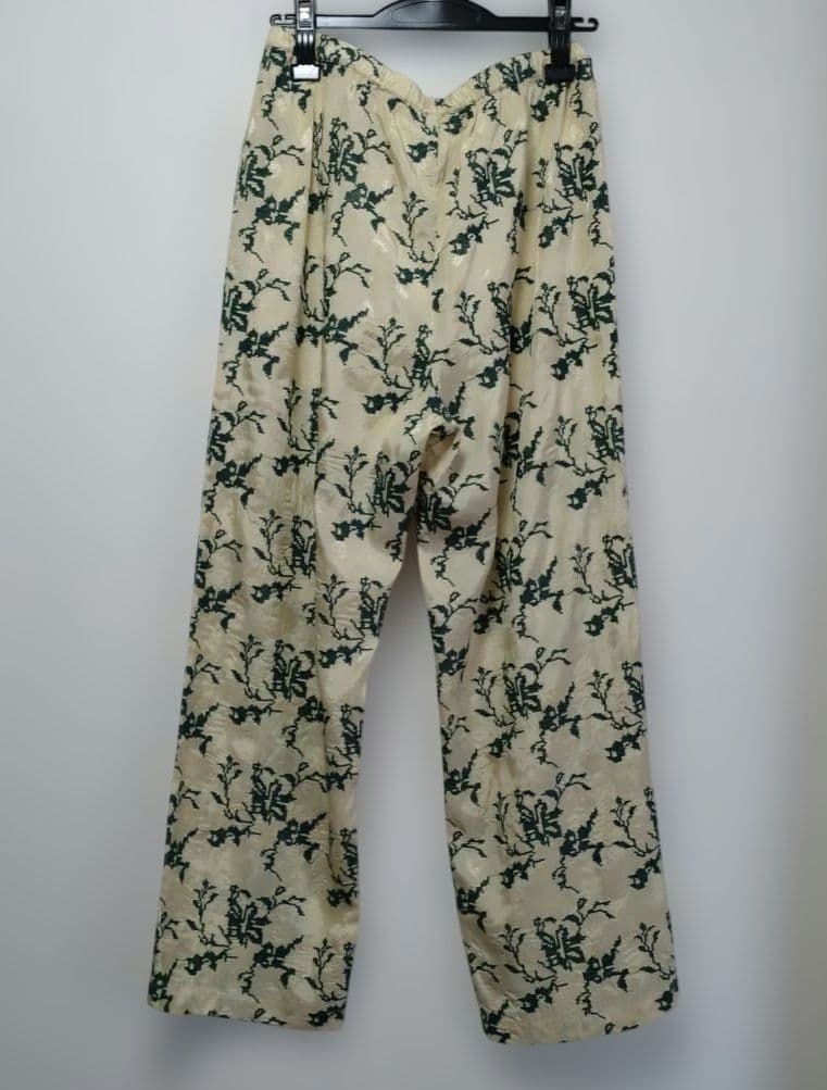 Sara mallika カジュアルパンツ