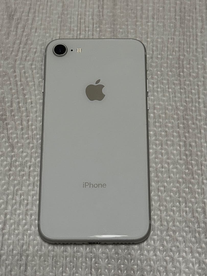 iPhone 8 シルバー 本体