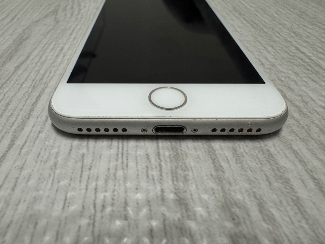 iPhone 8 シルバー 本体