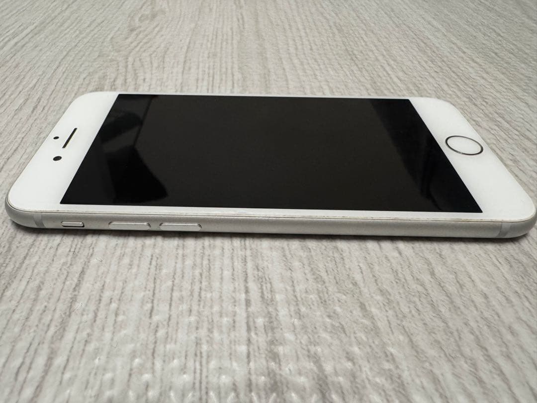 iPhone 8 シルバー 本体