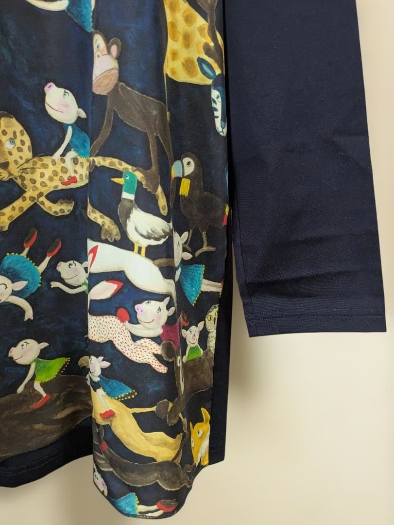 99mamaです。オレボレブラ♥️ぶたさんカラフル動物プリントネイビー