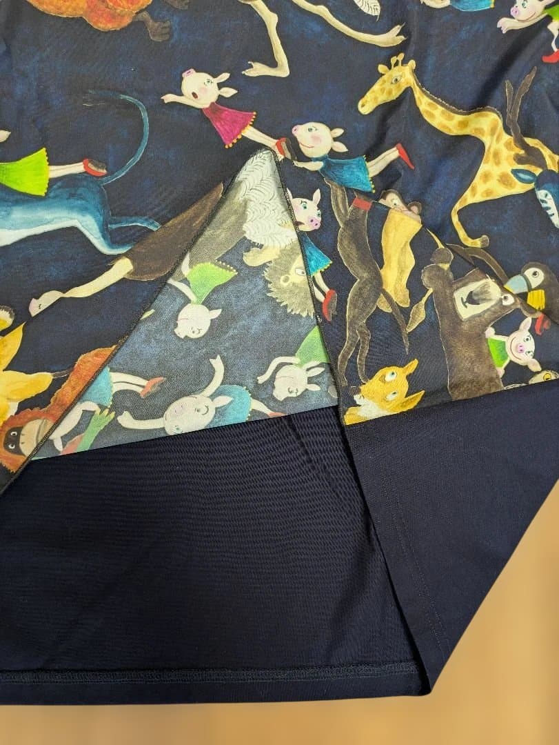 99mamaです。オレボレブラ♥️ぶたさんカラフル動物プリントネイビー