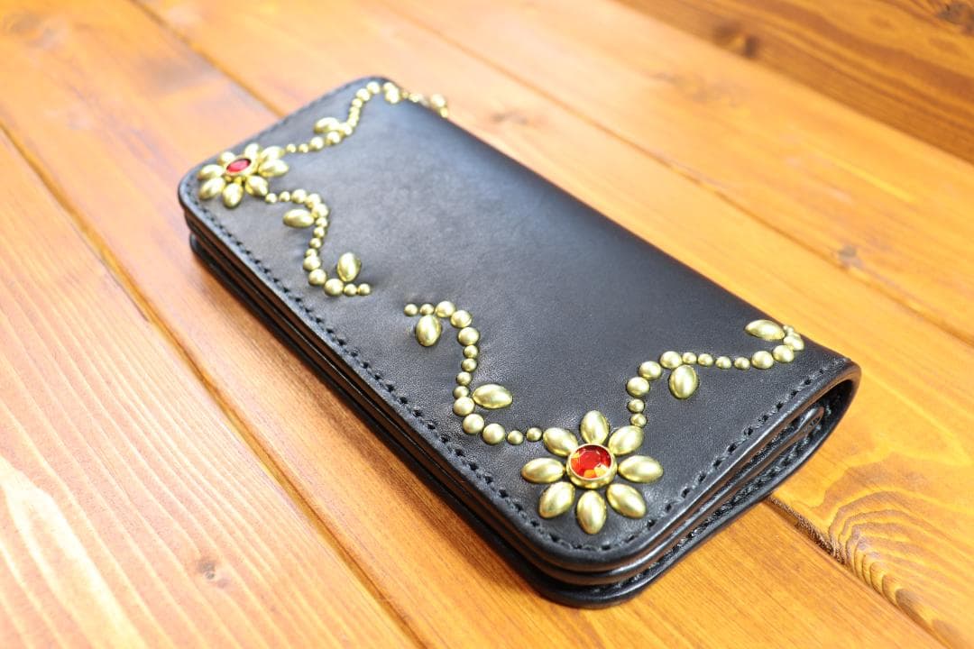 ☆フラワー　スタッズロングウォレット　☆