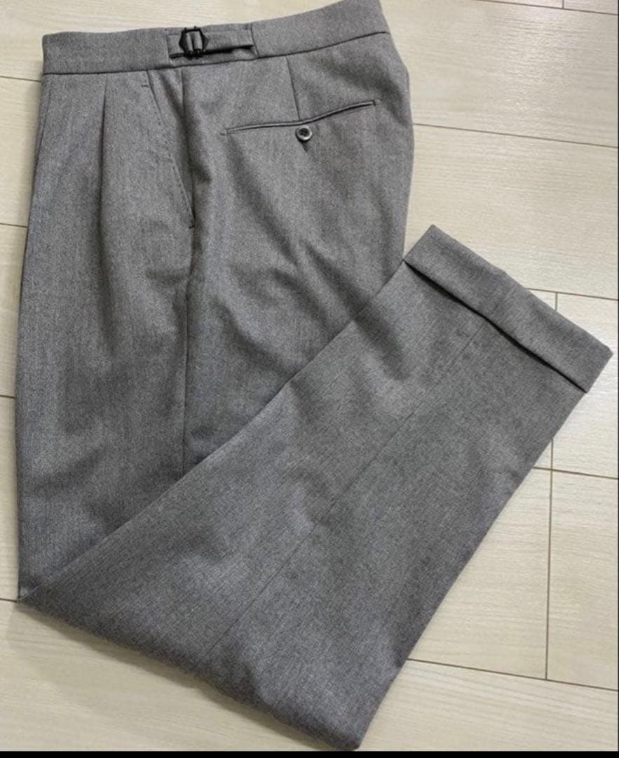 グレー プリーツ スラックス 調整可能ベルト付き