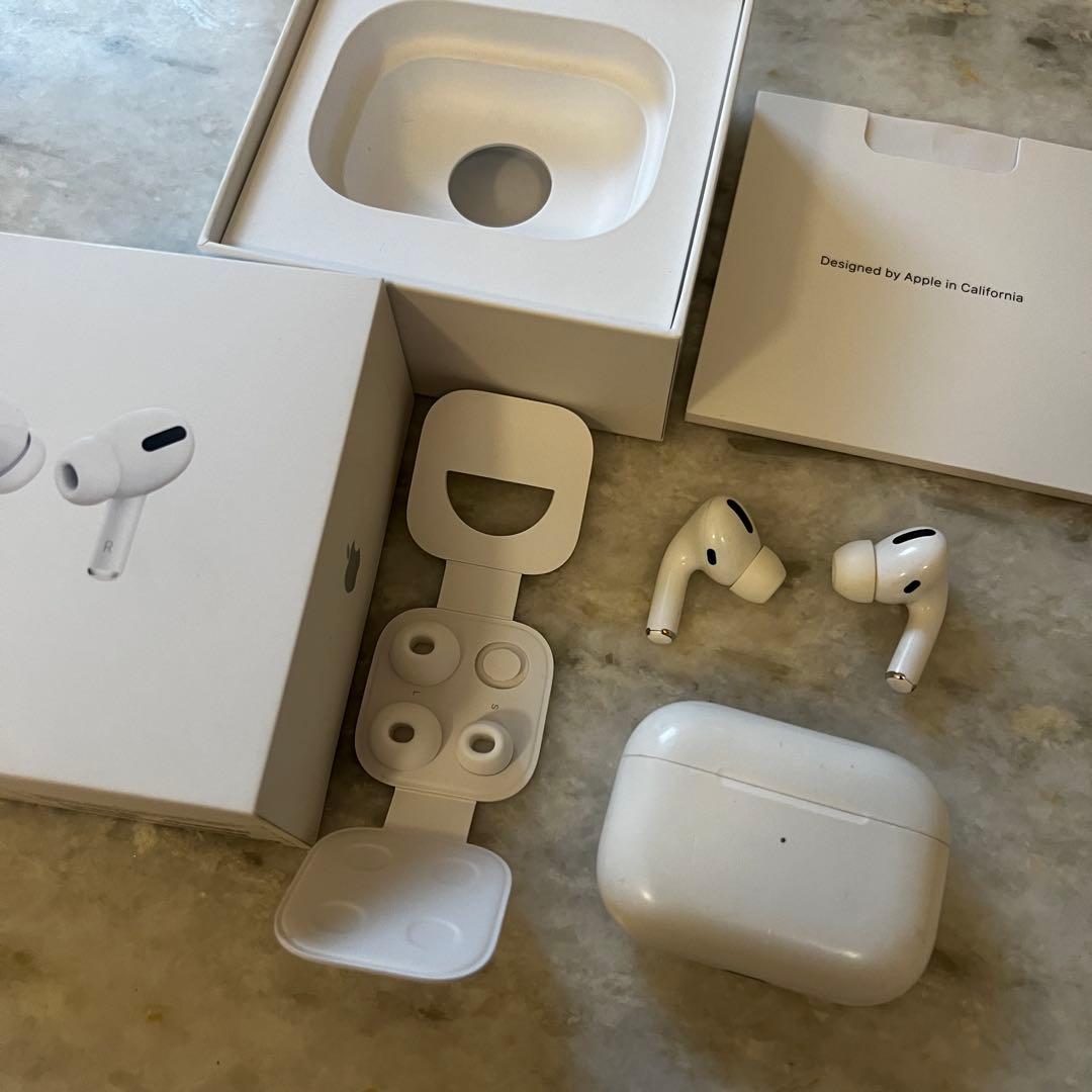 AirPods Pro 本体 充電ケース付き　右耳ジャンク