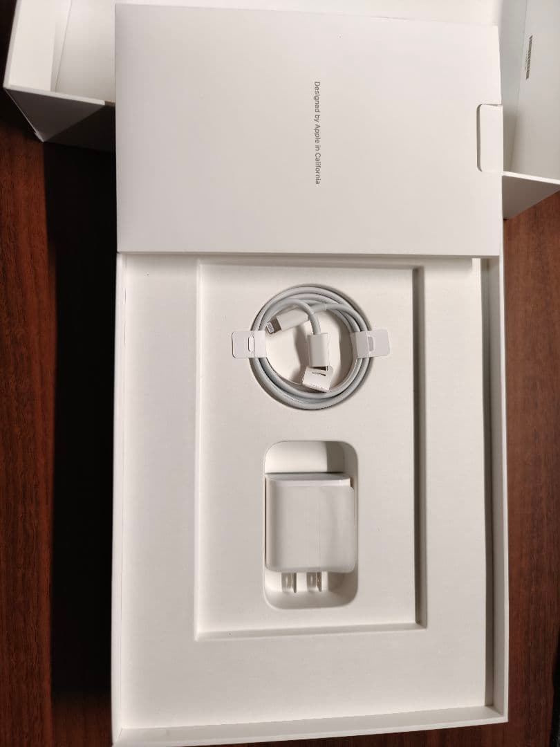 iPad第9世代 本体 64GB wifiモデル 箱充電器付き