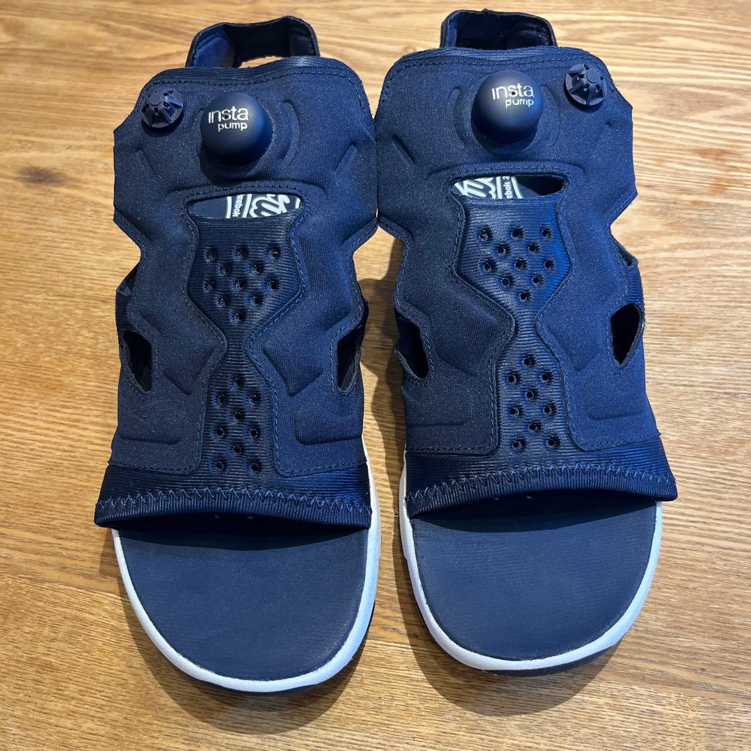 T.T　美品Reebok インスタポンプ サンダル ネイビー　28センチ
