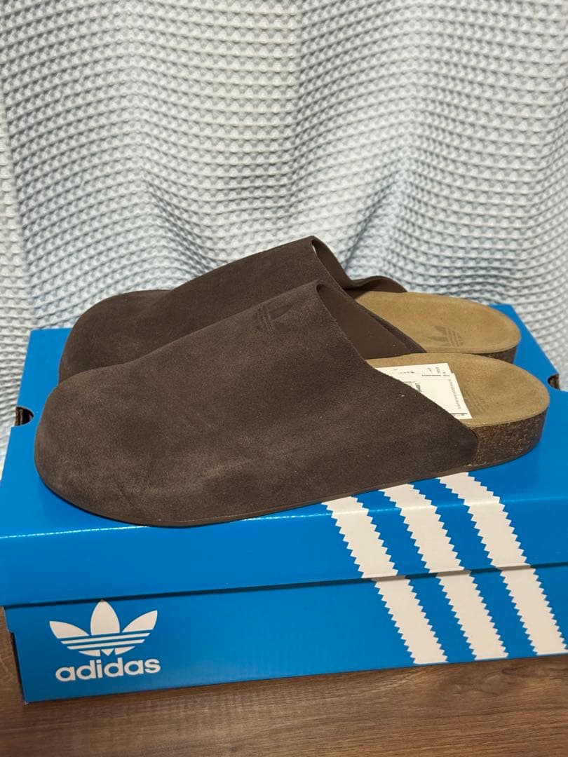 adidas スエード クロッグ サンダル ブラウン 27.5cm