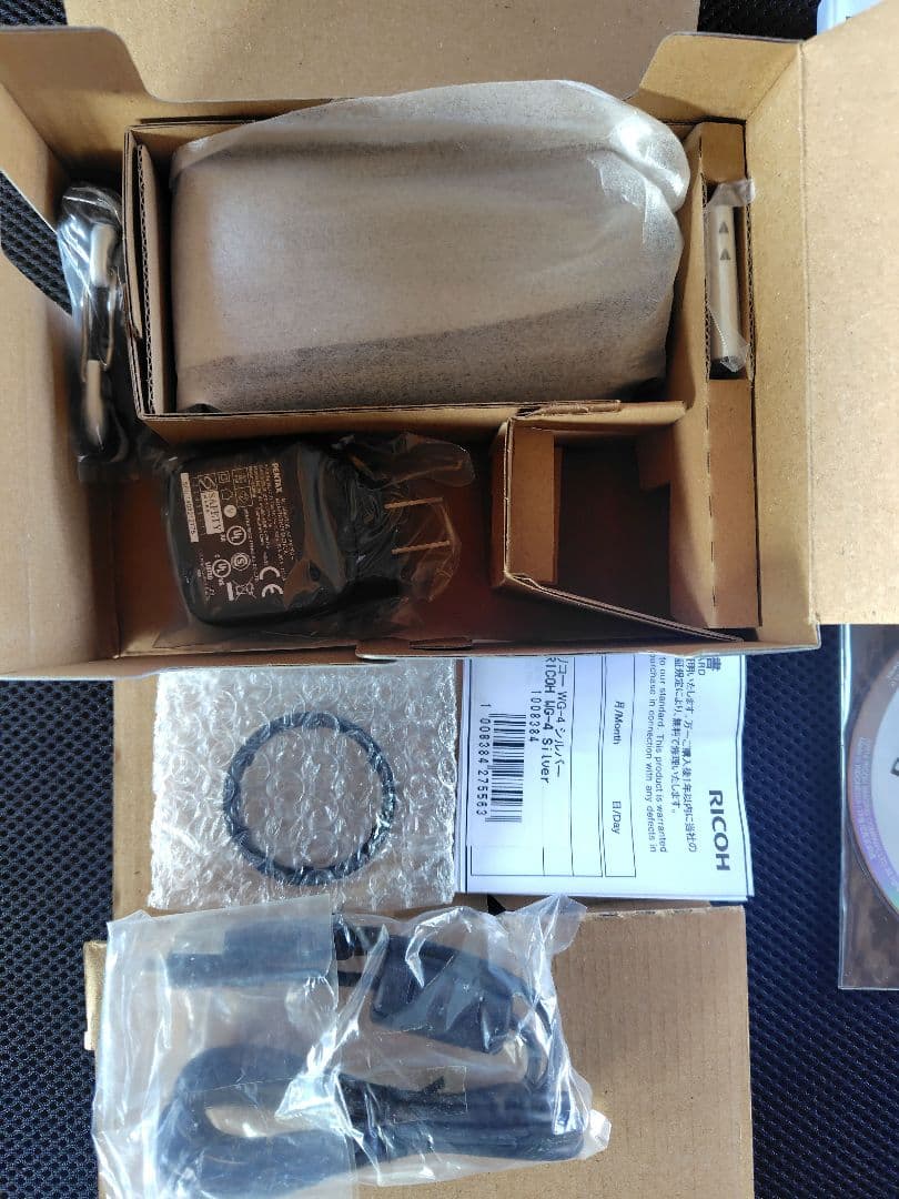 新品　RICOH WG-4 シルバー デジタルカメラ