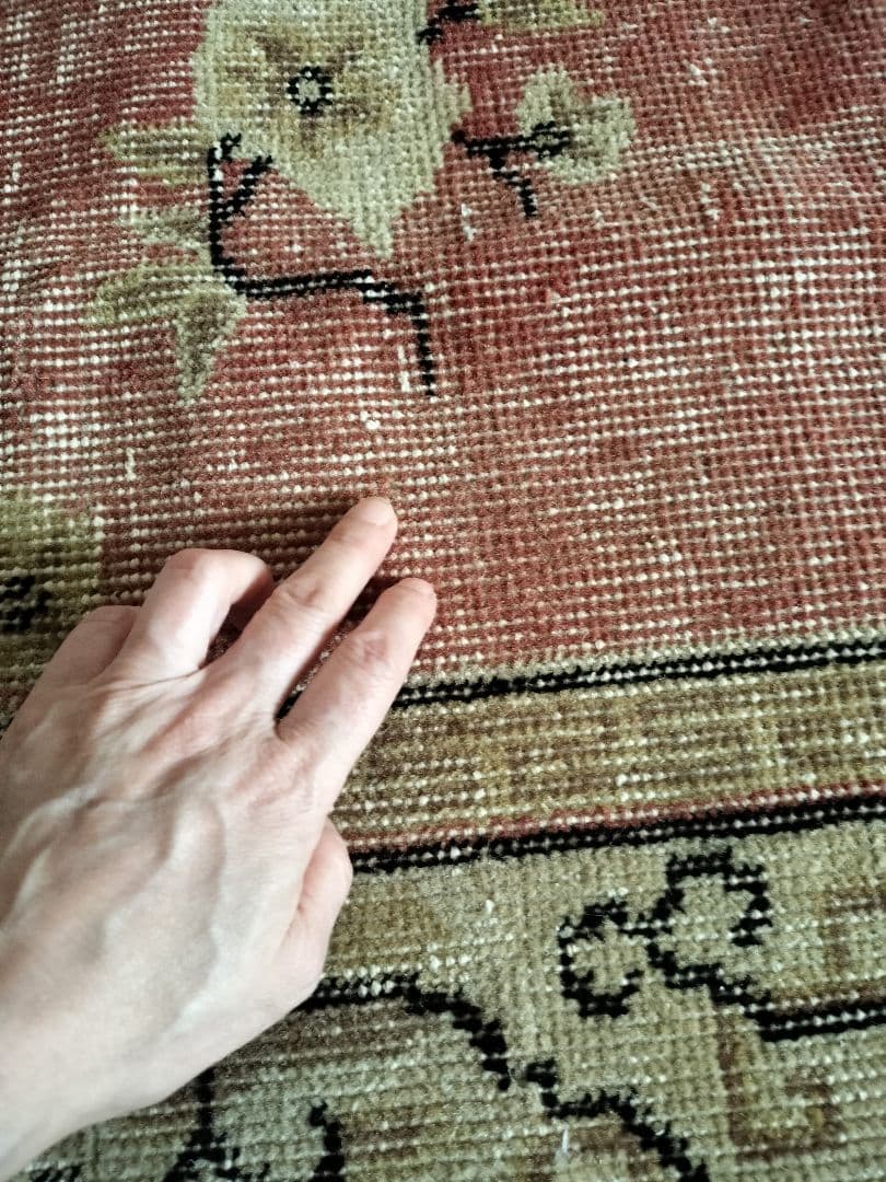 あせた赤のシノワズリラグ　ヴィンテージトルコラグ　No.665