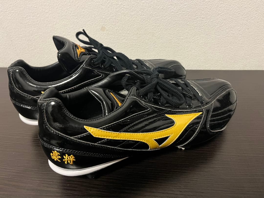 （値下げ交渉可）元日ハム　Mizuno ブラック/イエロー スパイク