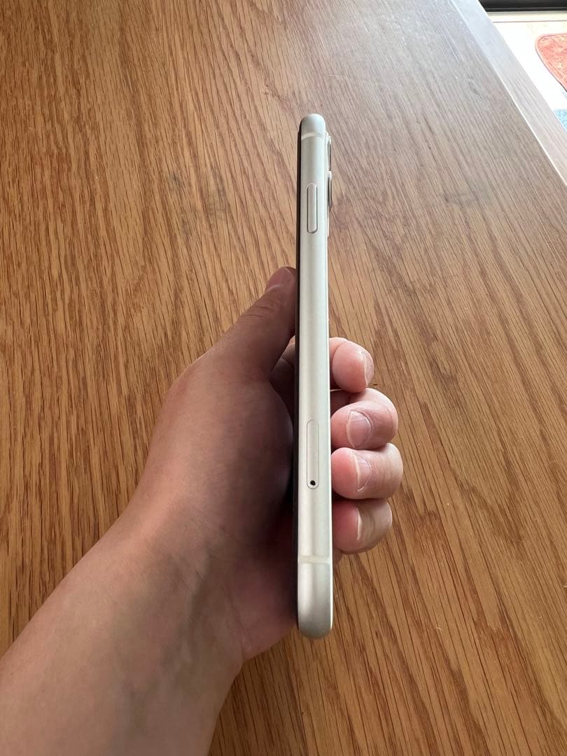 Apple iPhone 11 本体　白