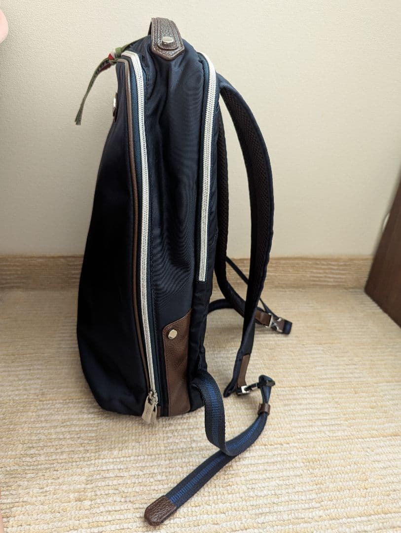 ⭐️新品未使用⭐️オロビアンコ 2層式 ビジネスリュック　 ナイロン製 　A4可