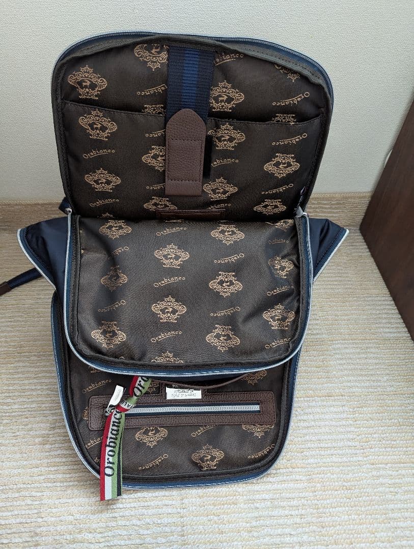 ⭐️新品未使用⭐️オロビアンコ 2層式 ビジネスリュック　 ナイロン製 　A4可