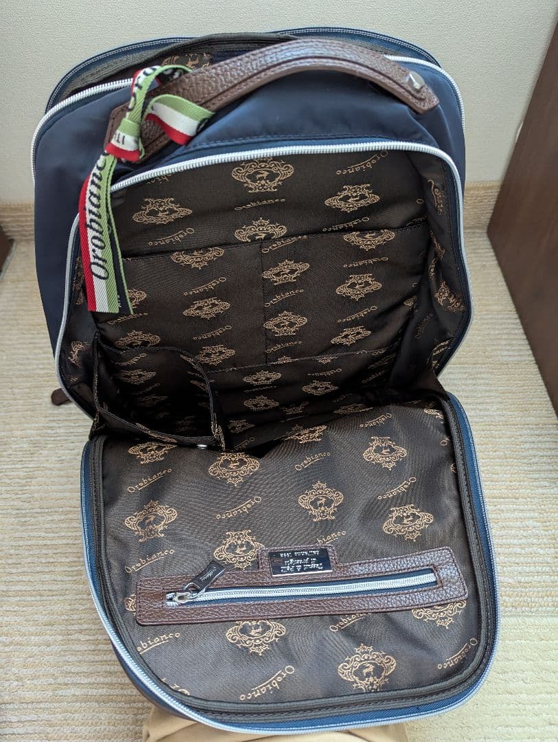 ⭐️新品未使用⭐️オロビアンコ 2層式 ビジネスリュック　 ナイロン製 　A4可